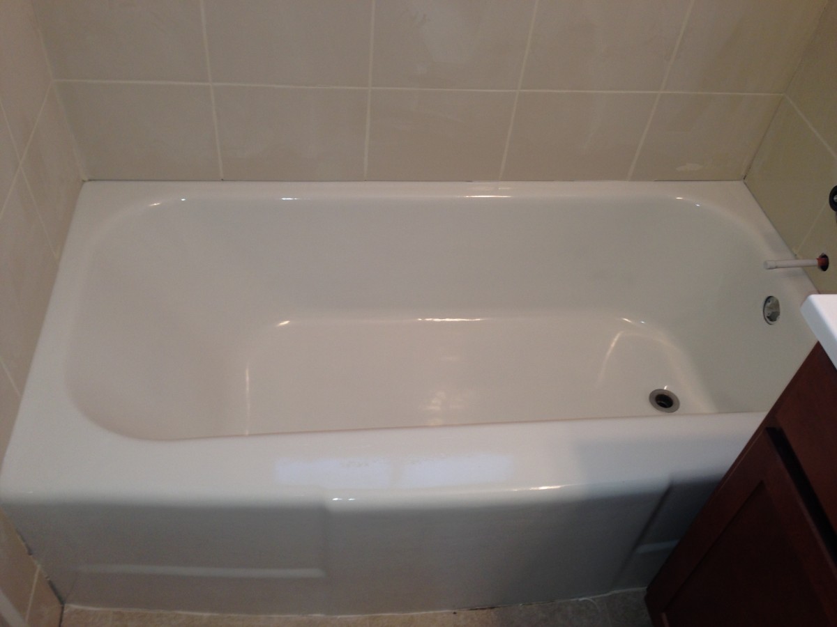 Ugly Bathroom? Consider Porcelain Bathtub Resurfacing in St Paul, MN