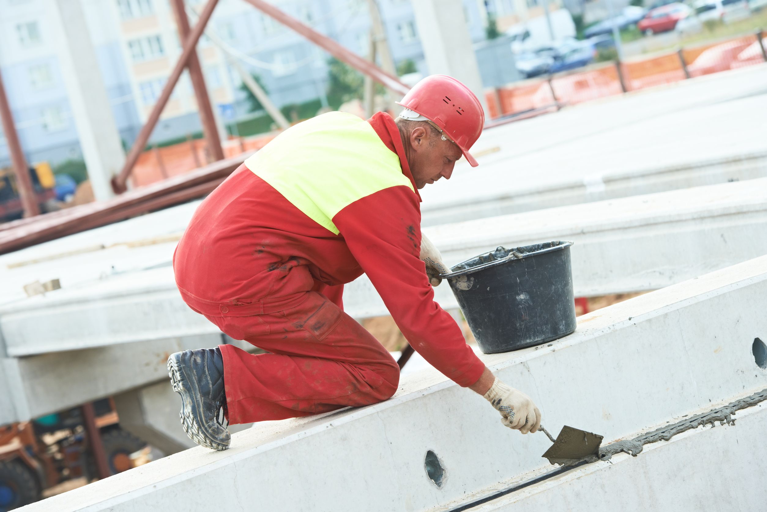 18124013_l-builder worker stop up concrete slab
