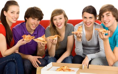 Ordering Customized Pizzas in Anniston, AL for Game Night Made Easy and Delicious